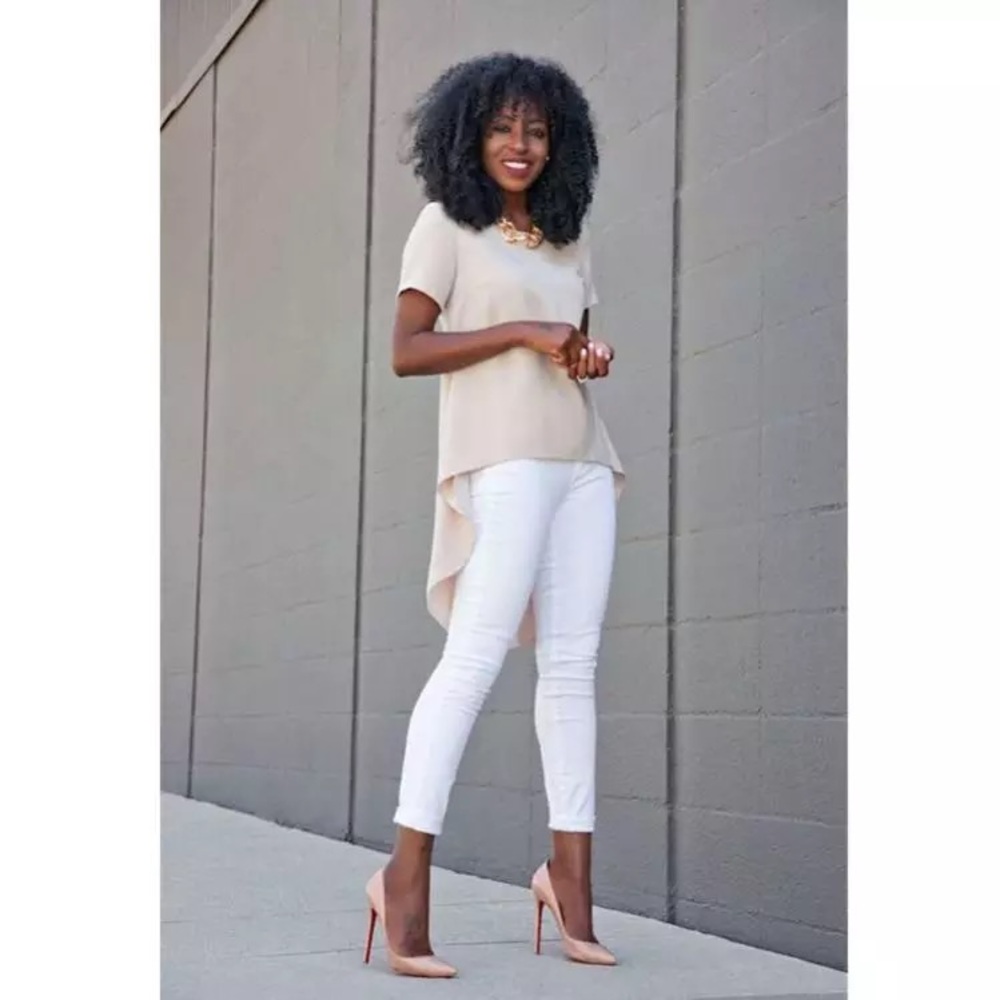Cream Short Sleeve High-low Blouse - Picture 2 of 5